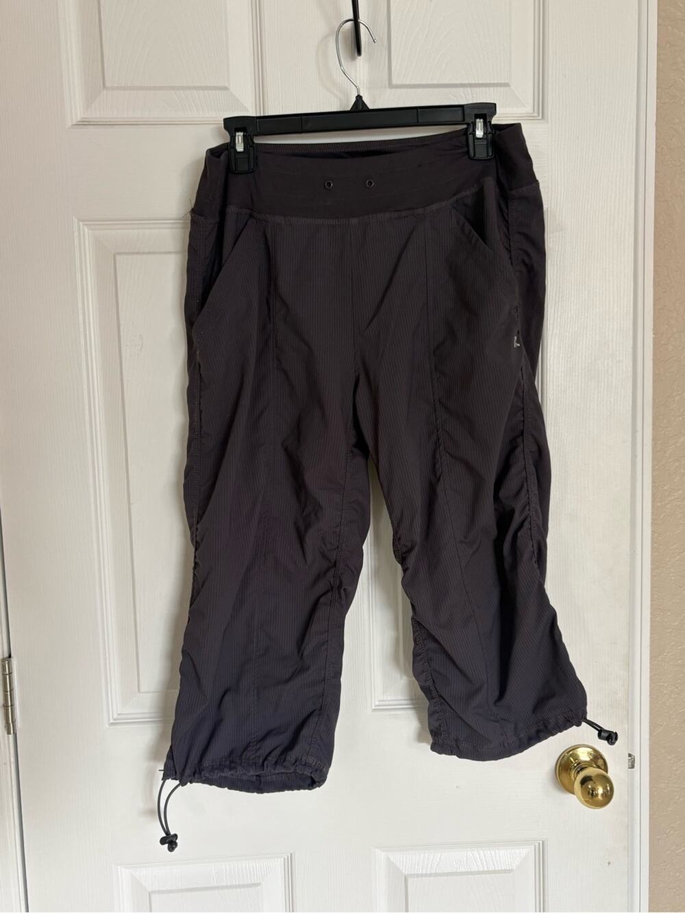 Marika Large Cropped Athletic Pants Gray Ruched Active Capri